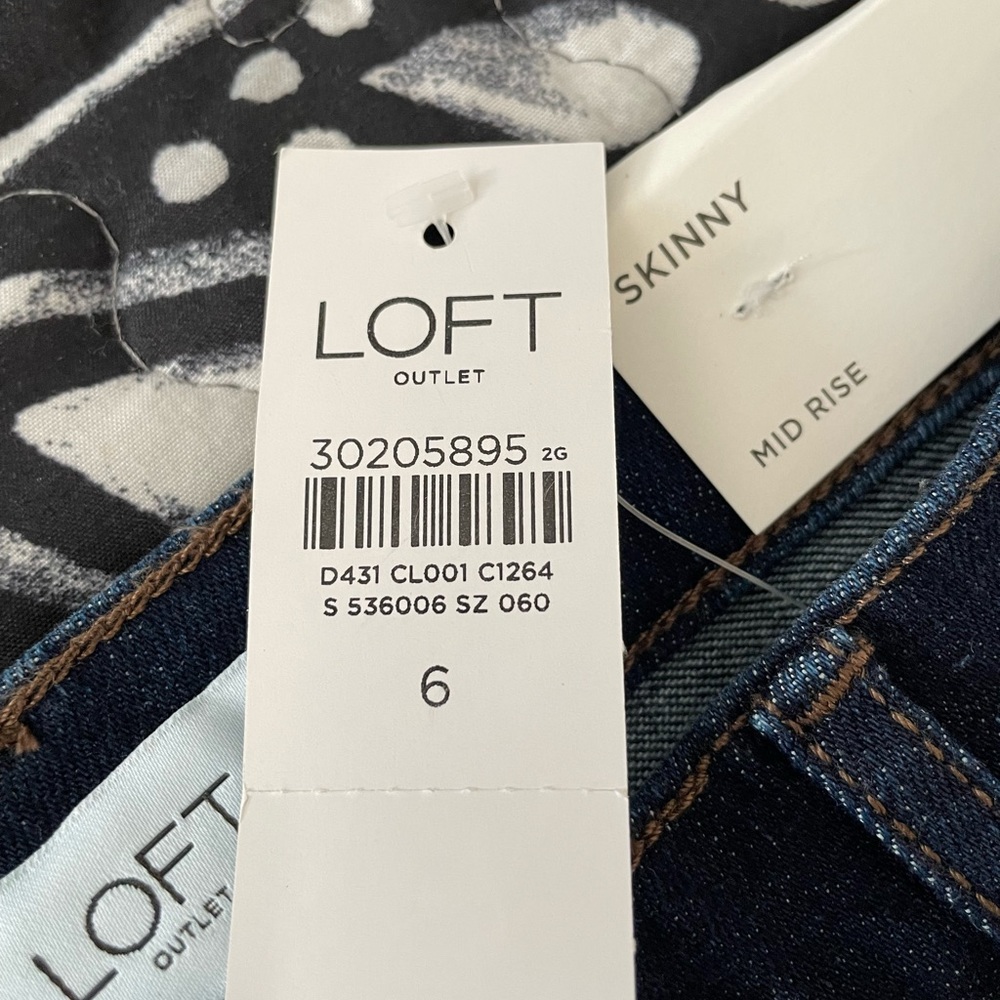 Loft, skinny jeans, mid rise